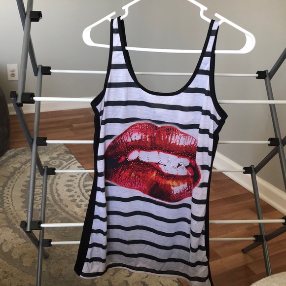Women’s tank - Picture 1 of 2